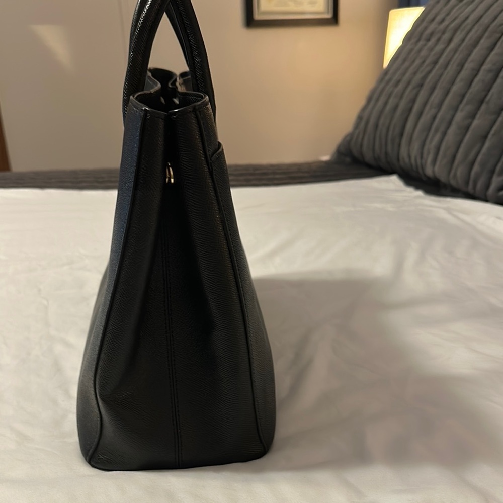 Coach Black Pebbled Leather Tote with Structured Design - Picture 3 of 6